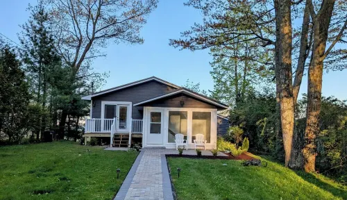 Lakefront Retreat: Escape to a SANDY Pet Friendly private Lake Huron Beach!