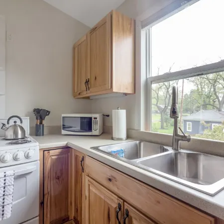 Poppy Cottage  Bright 1BR Apartment in Douglas