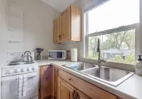 Poppy Cottage  Bright 1BR Apartment in Douglas