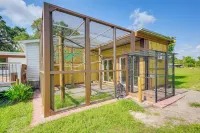 Sleep with Sloths and Lemurs! Modern Webster Home - parking