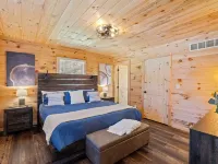 Cliff Haven at Red River Gorge 2-Bedroom Cabin with WiFi, AC, Fire Pit, Hot Tub Hotels in Wolfe County