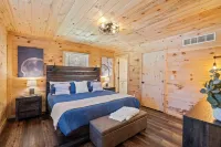 Cliff Haven at Red River Gorge 2-Bedroom Cabin with WiFi, AC, Fire Pit, Hot Tub