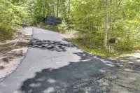Private Hot Tub and EV Charger Cozy Murphy Cabin! - spa