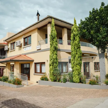 VJ's Guesthouse and Restaurant Отели в г. Эйтенхахе