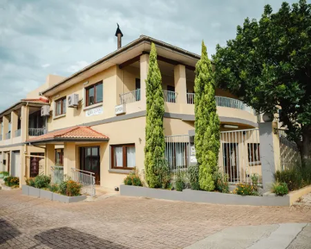 VJ's Guesthouse and Restaurant Hotels in Uitenhage
