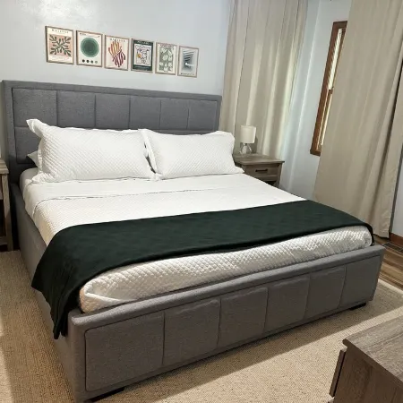 Fishers Getaway • Hot Tub • Walk to Dining • Pets Welcome