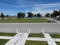 Pristine Townhome Near Sand Dunes with Ample Street Parking