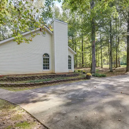Pet-Friendly Lagrange Vacation Rental w/ Deck!