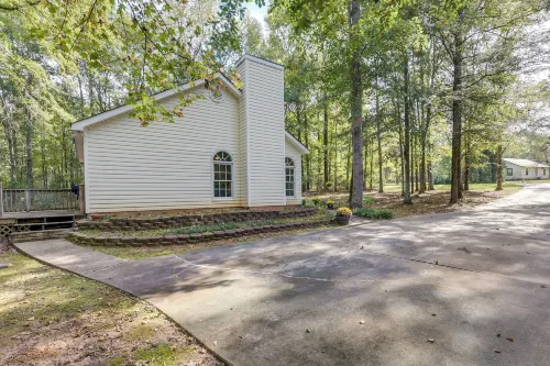 Pet-Friendly Lagrange Vacation Rental w/ Deck! Hotel a La Grange