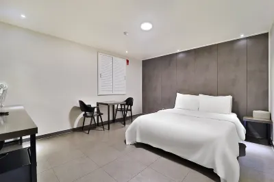 Anyang Rivera Hotels near Anyang University