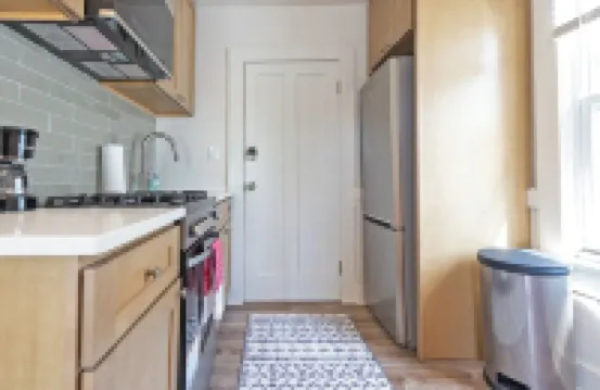 Colorful Modern Hideaway In Downtown Woodstock - AC & WiFi