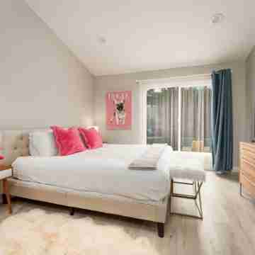 Palm Springs Chic Retro Retreat w Pool/Spa/Games Rooms