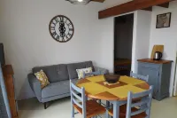 RENTAL 88 2/4 persons 500m beach 2 Etoiles Hotels in Dolus D'Oleron