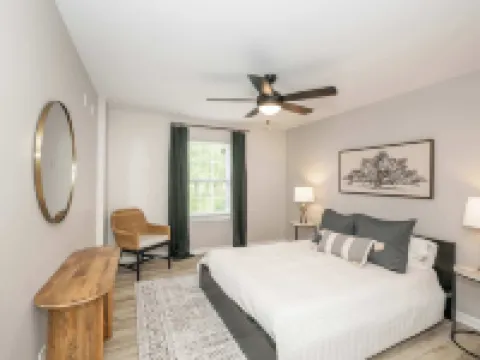 Poolside Paradise Near the Ark Hotels in Walton