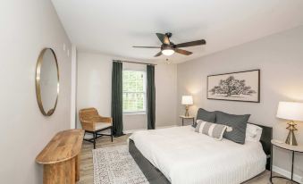 Poolside Paradise Near the Ark