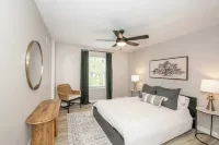 Poolside Paradise Near the Ark Hotels in Walton