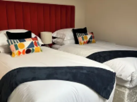 The courtyard bar, kitchen, rooms Hoteles en Falkirk