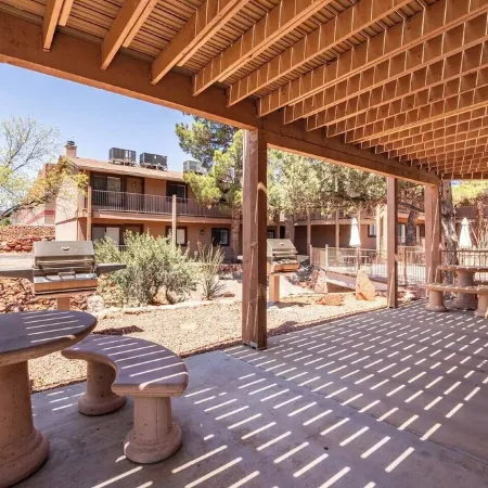 ~Red Rock Sanctuary w/Views~Pool~BBQ~Cozy~Clean~