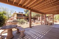 ~Red Rock Sanctuary w/Views~Pool~BBQ~Cozy~Clean~