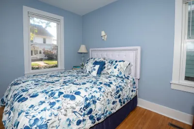 2 bdr historic house located one block/walking distance to downtown St. Joe! Hotels in der Nähe von Silver Beach Amusement Park