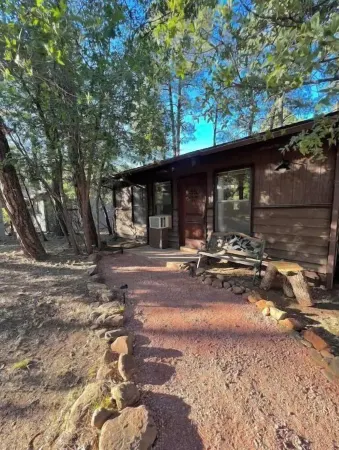 Rustic/ modern peaceful cabin. Excellent ambiance. Отели в г. Пайн