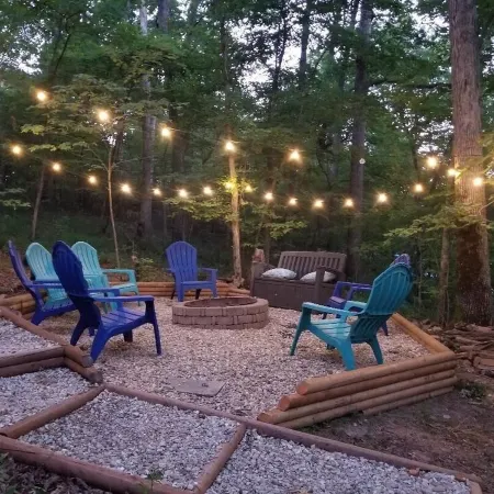Charming 4-bedroom chalet with lake access in enchanting Innsbrook.