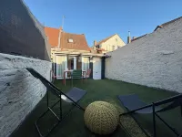 Pretty 50 m2 fisherman's cottage with exterior Hotels in Etaples