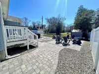 All Spruced Up Cottage, 1 block to beach, outside oasis, pet friendly, WiFi Hotels in Villas