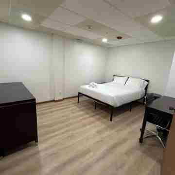 9 Beds-Sleeps 12-Gatekeeper Suite Rooms