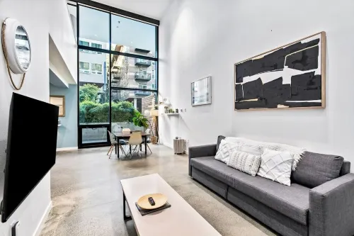 Open Loft in Redmond Core - 92 Walkscore! - 3-Star