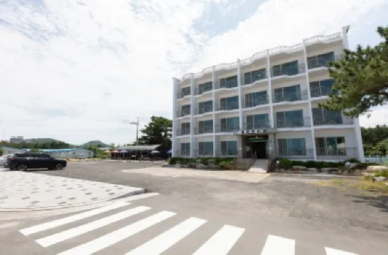 Olive Beach Pension Hotels near شاطئ هاجوداي