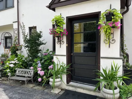 Ushmila's Nest- private entrance, bedroom & bathroom Отели в г. Делавэр