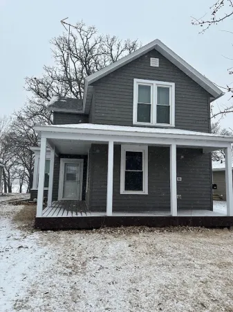 Lovely 2-bedroom LAKE house with AC in Fairmont Отели в г. Фэрмонт