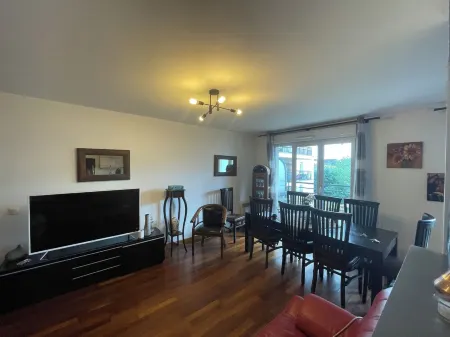 Nice 3-room apartment in a very quiet residence overlooking the garden