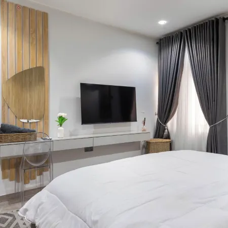 Cozy & Stylish 2BR Bungalow with AC, WiFi & 24/7 Power & Full Kitchen in Lagos.