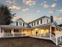 Spring Creek Farmhouse Luxury Family Retreat on 25 acre with direct river access Hotels in Cairo