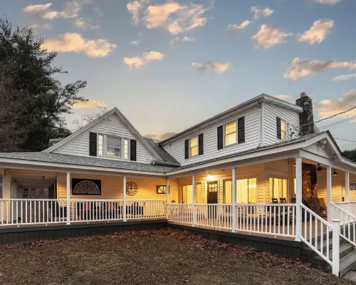 Spring Creek Farmhouse Luxury Family Retreat on 25 acre with direct river access Hotels in Cairo