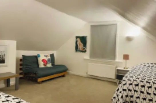 Spacious & Stylish 2 Storey, 3 Bed Apartment