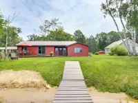 Boat Dock & Launch: Family Cabin on Prairie Lake! Hotels in Itasca County