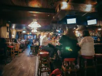 DoubleTree by Hilton Hotel & Suites Victoria - bar