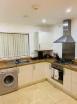 Green Lantern, Private En-suite Double Room, Garden and Free Parking