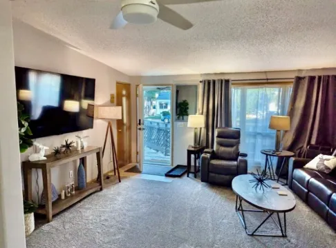 3-bedroom townhome in Fort Morgan with AC, WiFi Hotels in Fort Morgan