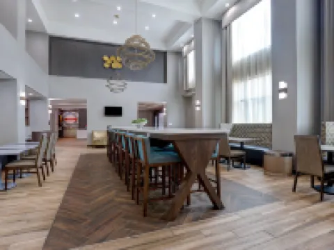 Hampton Inn & Suites Dallas-DeSoto Hotels in DeSoto