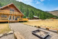 Riverfront Montana Log Cabin w/ Mountain Views! - parking