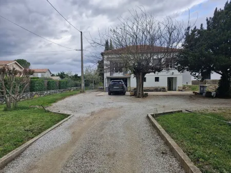 Maison le murier Отели в г. Обиньян