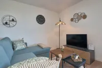 Apartment, terrace, pool, Netflix and WIFI Hotels in Gaillac