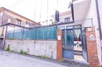 In the main square modern house Hotel a Trecastagni