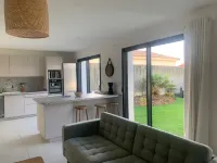 House with pool, jacuzzi and garden by the sea Hotels in Bretignolles-sur-Mer