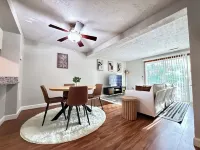 Charming 2-bedroom townhome with WiFi, AC in peaceful White Marsh Hotel a White Marsh