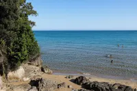 House with sea view, parking and private beach.